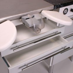 Зуботехнічний стіл з підлокітниками і фінагелем
