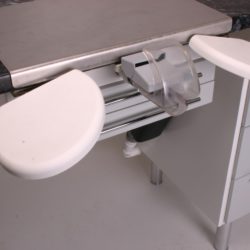 Зуботехнический стол с подлокотниками и финагелем