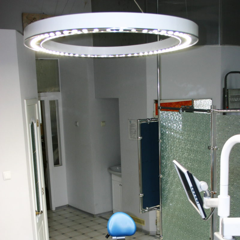 Dental surgical light UFO